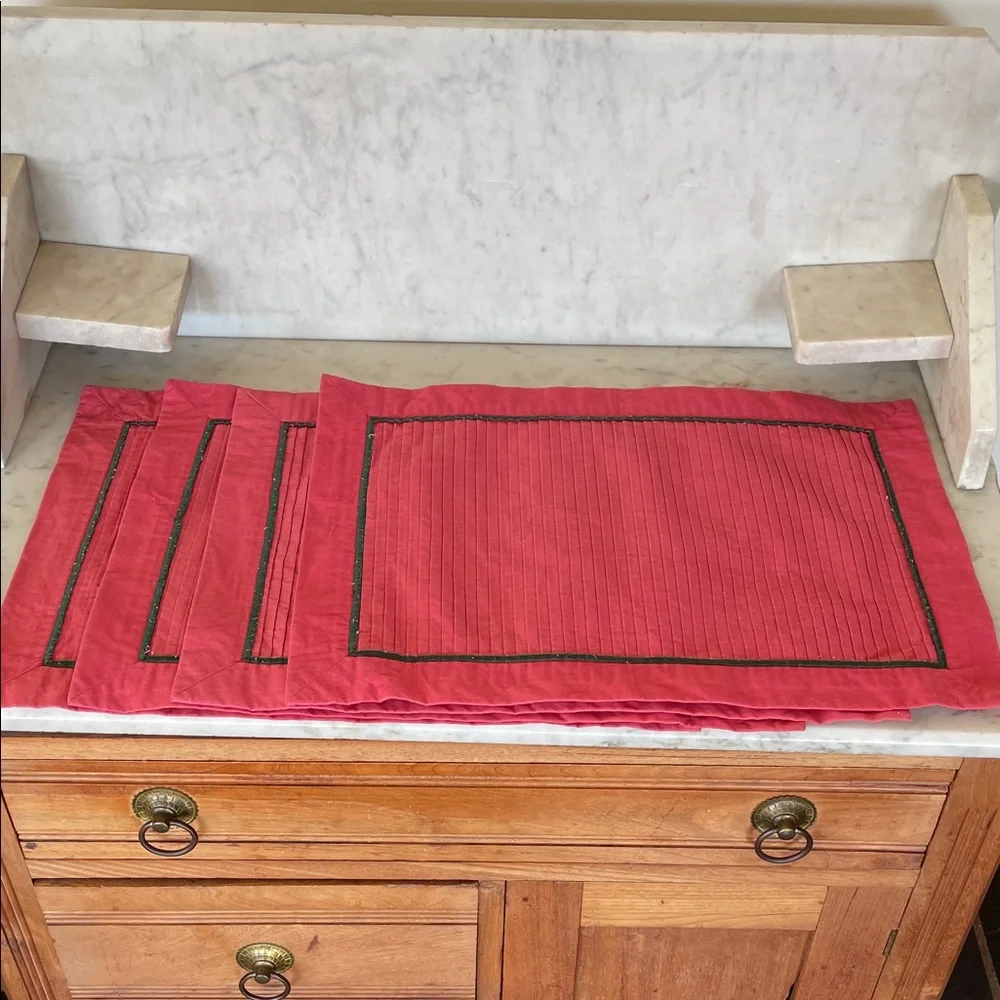 VINTAGE Red and Green Table Placemats (4)